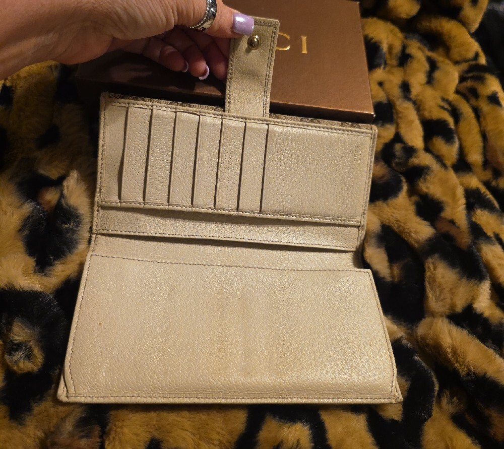 Gucci Beige GG Monogram Continental Wallet with Gold Accent - Picture 5 of 14